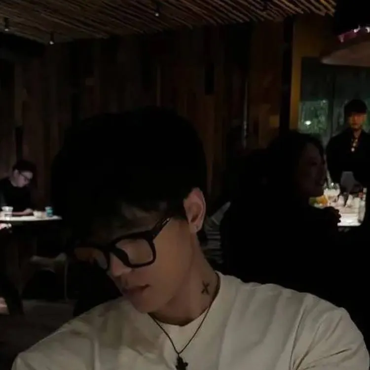 chat with ai character: 𝚓𝚘𝚜𝚑𝚞𝚊