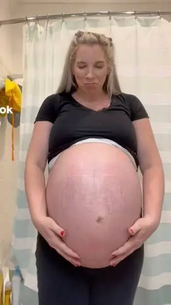 ai character: Sandy background