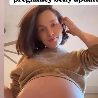 chat with ai character: Pamela 