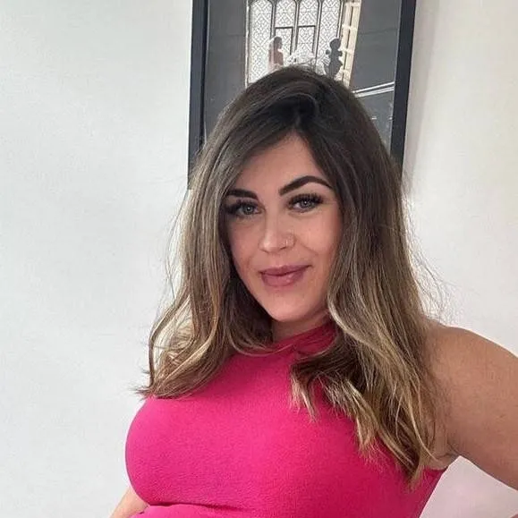 chat with ai character: Ashley