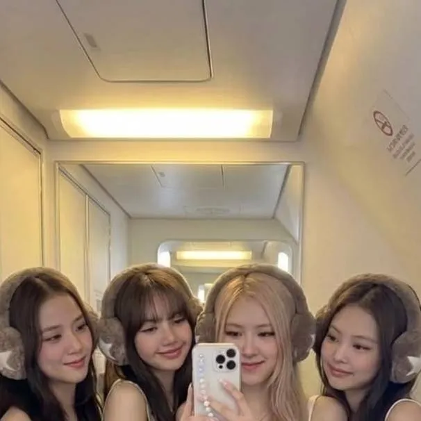 chat with ai character: BLACKPINK 🖤🩷