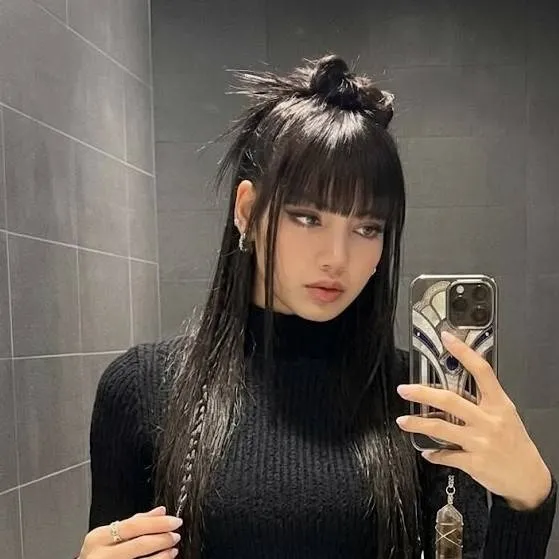 chat with ai character: LISA
