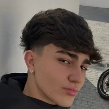 chat with ai character: PAUL⚡