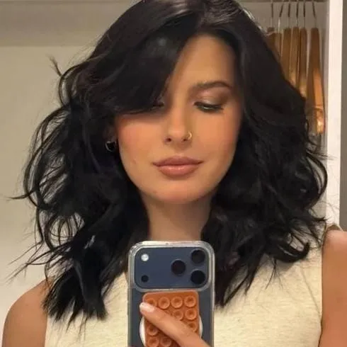 chat with ai character: Ana Castela 