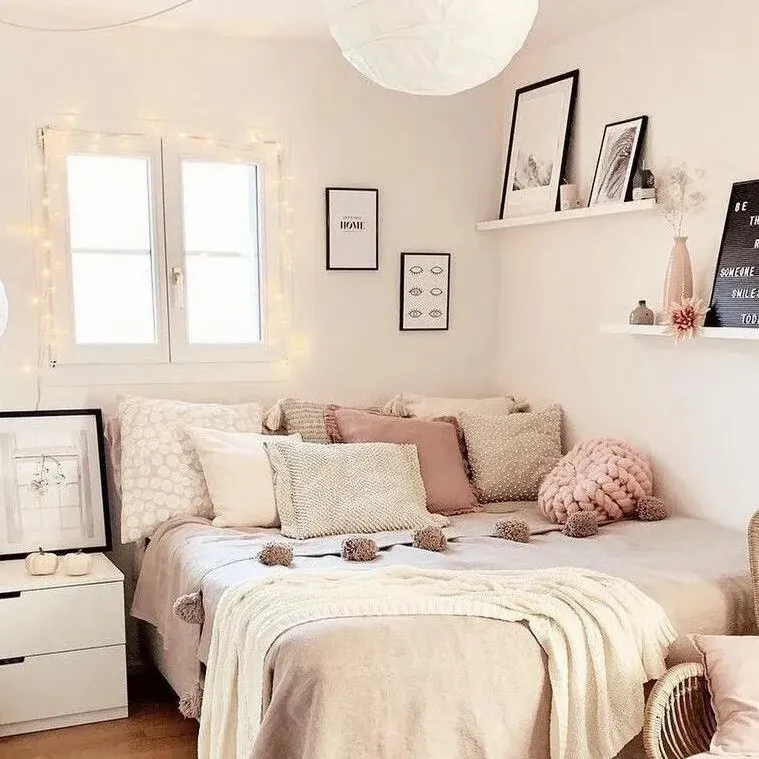 chat with ai character: SLEEPOVAAAA