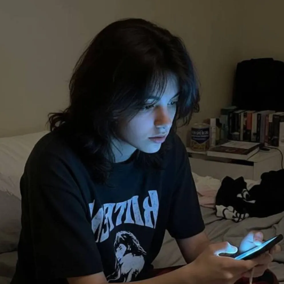 chat with ai character: Elara 