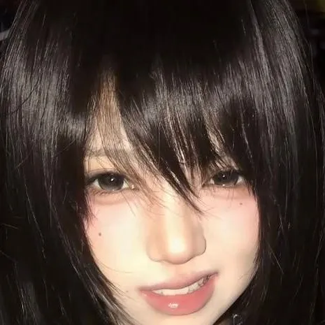 chat with ai character: Elina