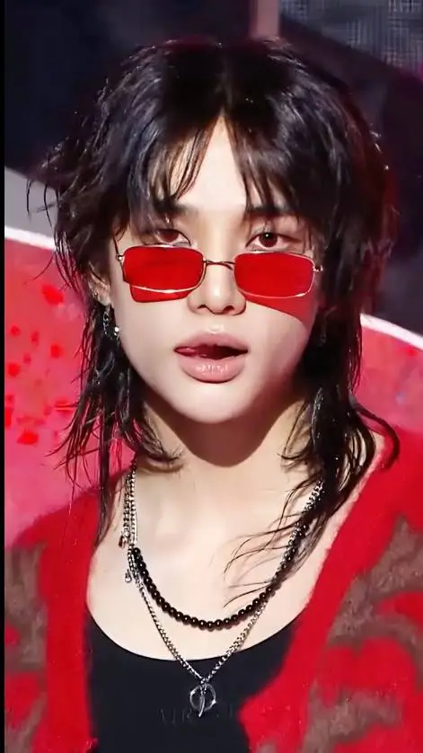 ai character: hwang hyunjin  background
