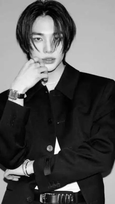ai character: hwang hyunjin  background