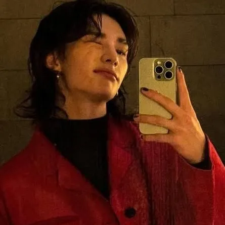 chat with ai character: hwang hyunjin 