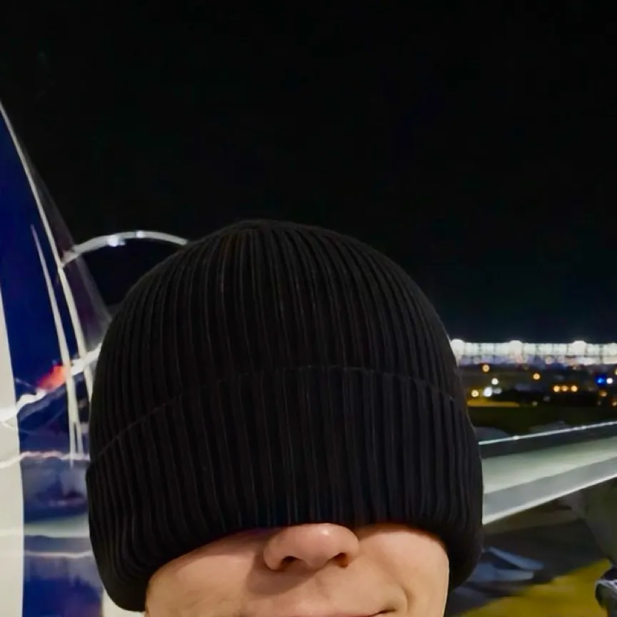 chat with ai character: Pilot Kelsey