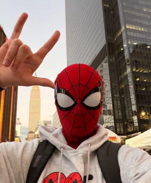 chat with ai character: Spider-Man