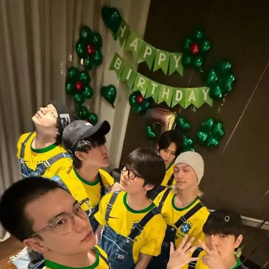 chat with ai character: ¡Stray kids! 🥺💗