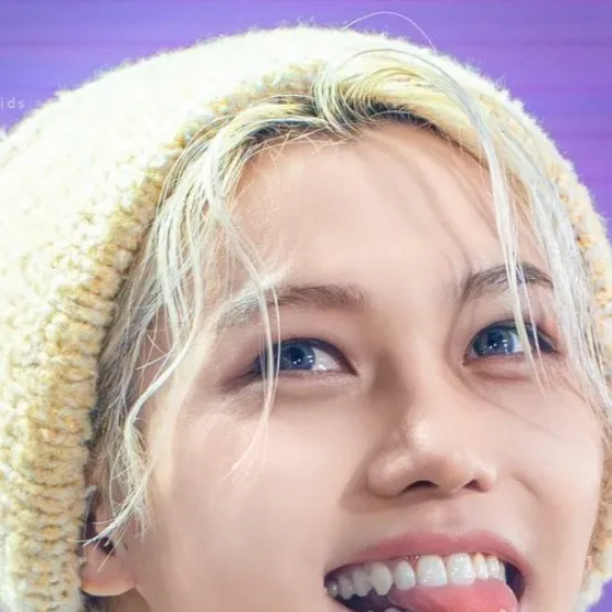 chat with ai character: Es felix tu ex  