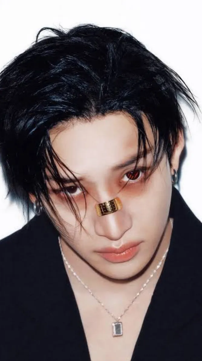 ai character: Bangchan tú novio background