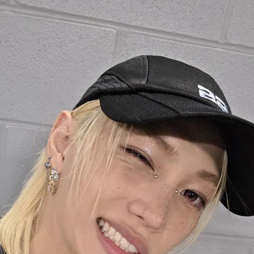 chat with ai character: Felix