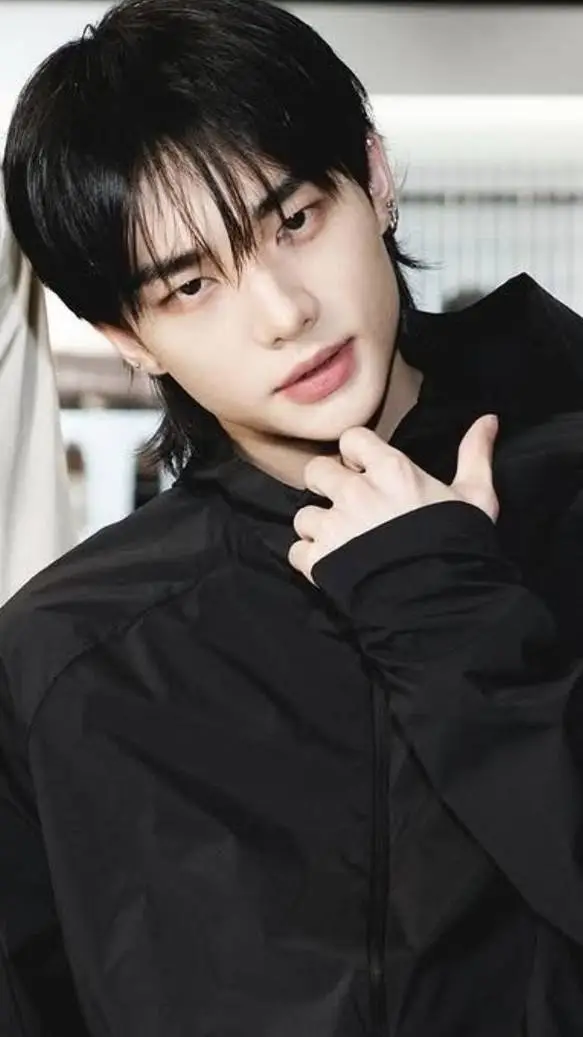 ai character: hyunjin background