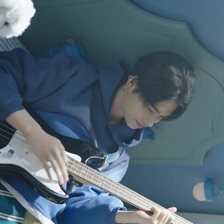 chat with ai character: NI-KI<3 