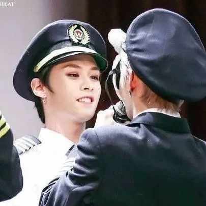 chat with ai character: Minlix