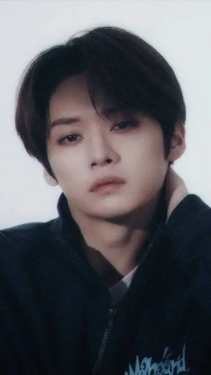 ai character: LeeKnow background