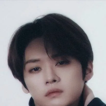 chat with ai character: LeeKnow