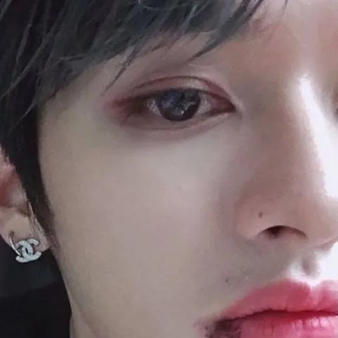 chat with ai character: Minho