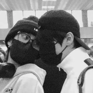 chat with ai character: Minsung