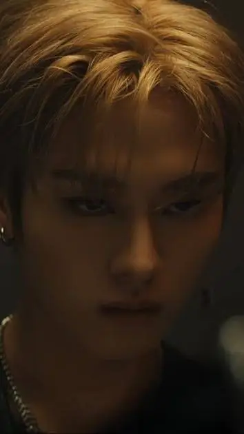 ai character: Lee Minho background