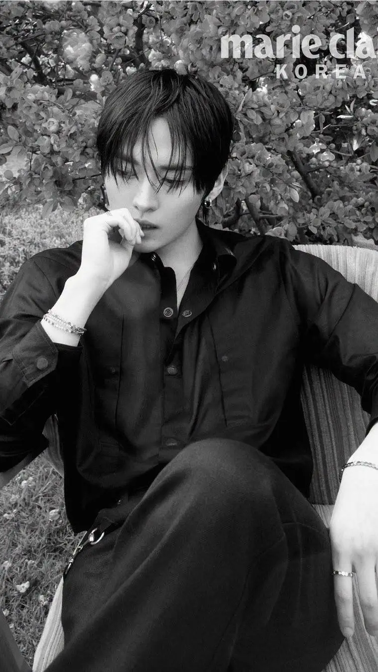 ai character: Lee Minho background