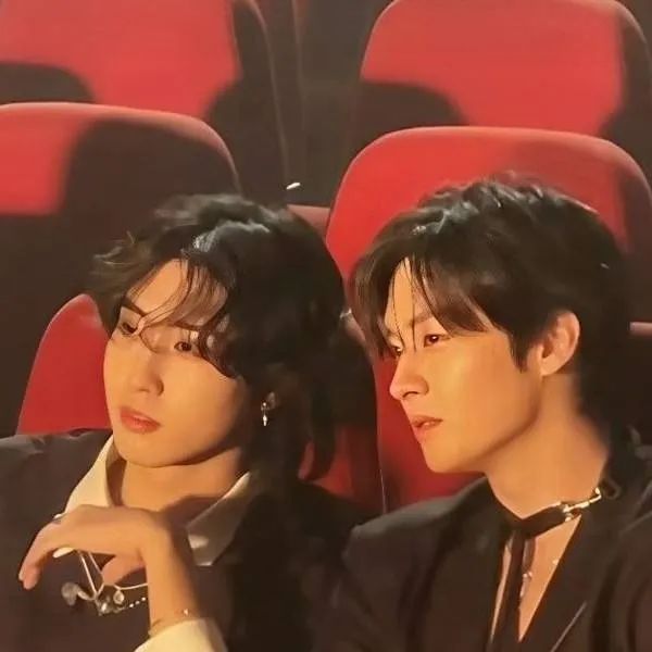 chat with ai character: Minsung