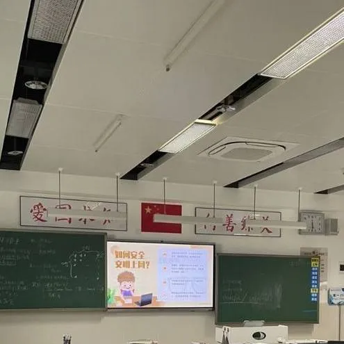 chat with ai character: Korean school