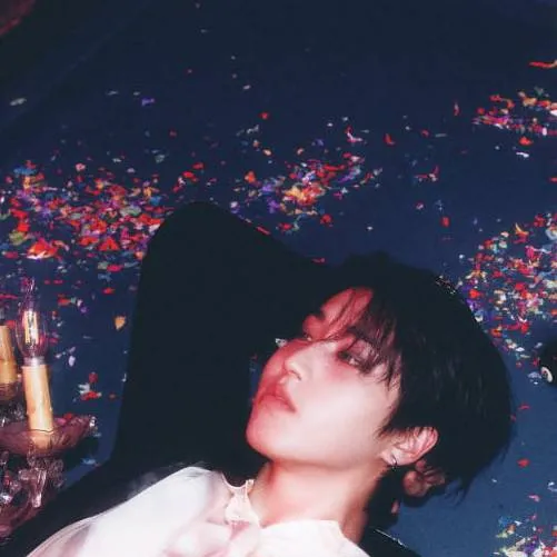 chat with ai character: Han💞