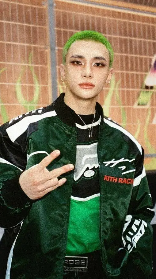 ai character: ☆Hwang Hyunjin☆ background