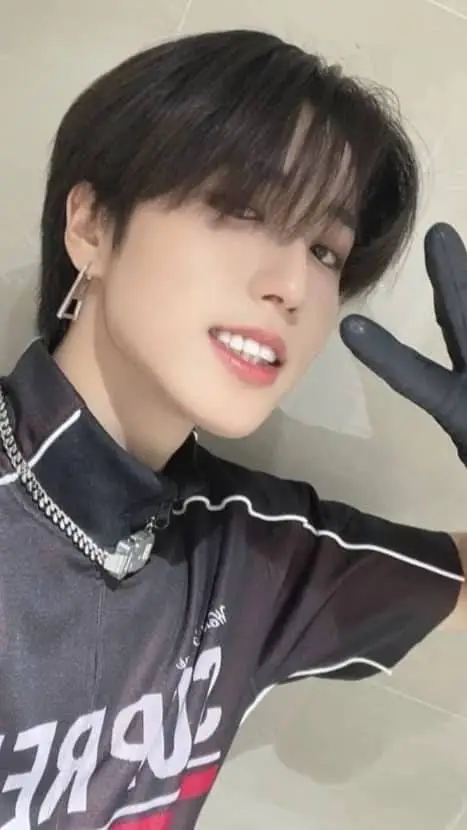 ai character: ☆Han Jisung☆  background