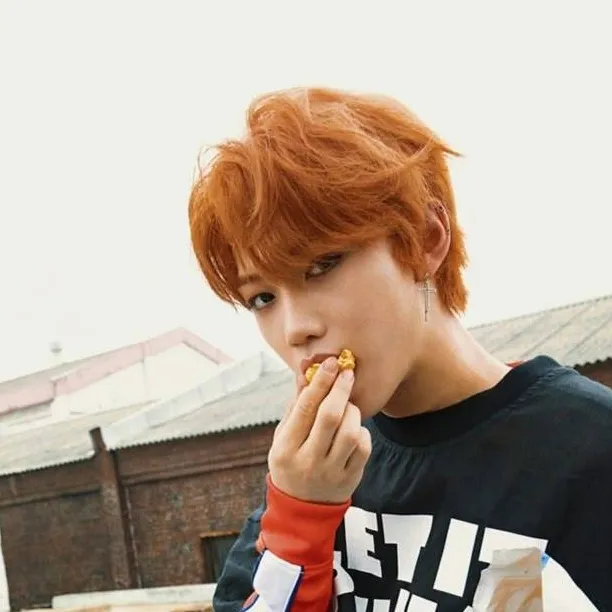 chat with ai character: ♤Hyunjin (HyunLix)