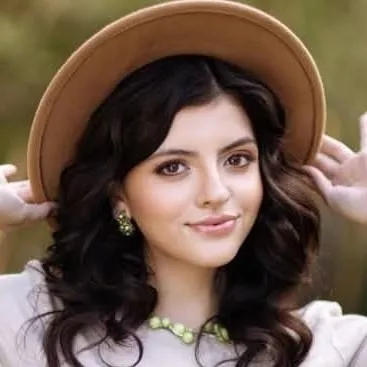 chat with ai character: Sofia Serna