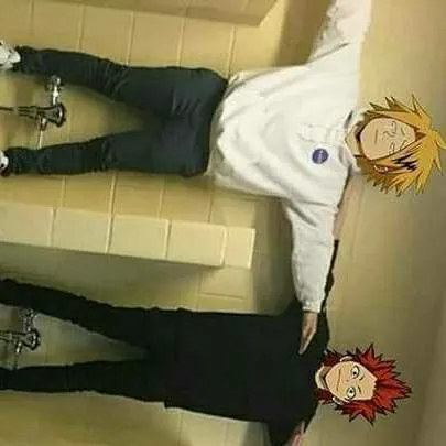 chat with ai character: Toaleta publiczna