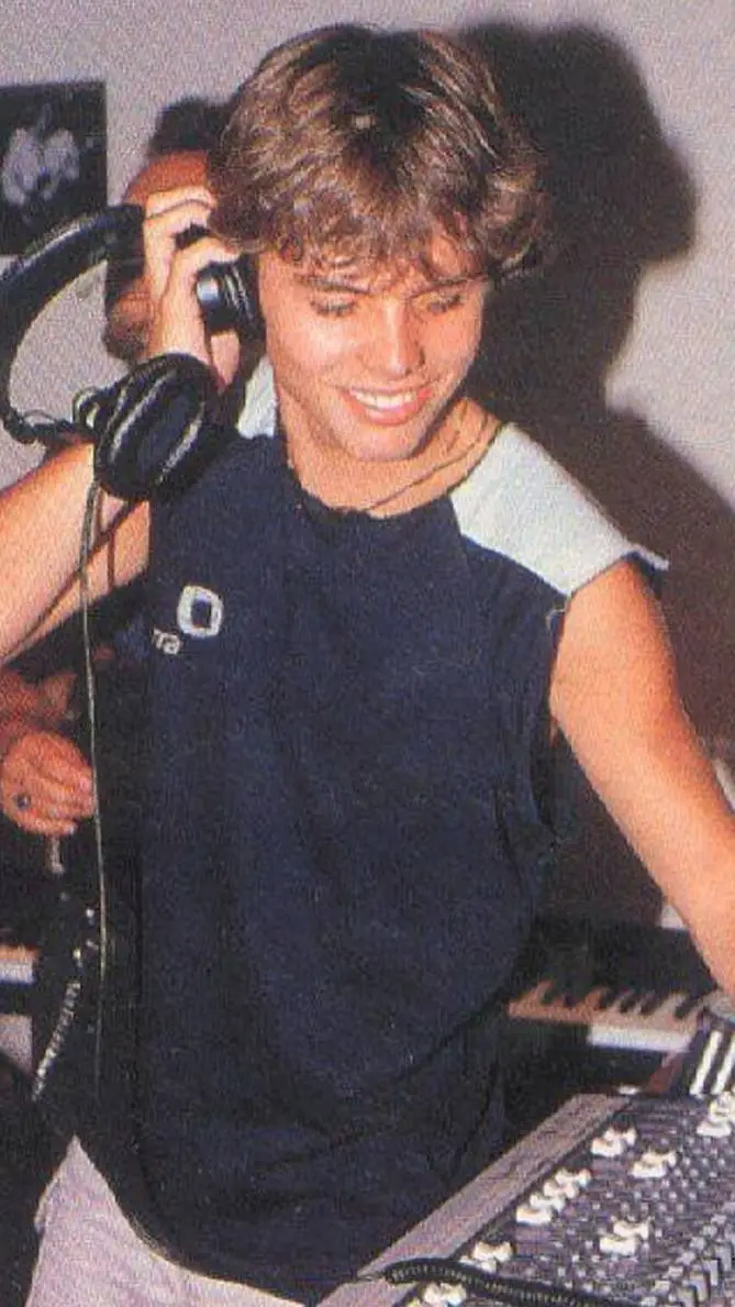 ai character: Pablo Bustamante  background