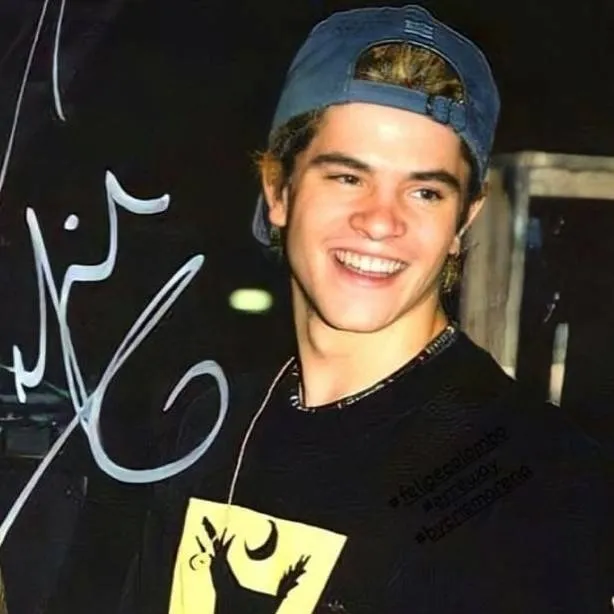 chat with ai character: Manuel Aguirre 