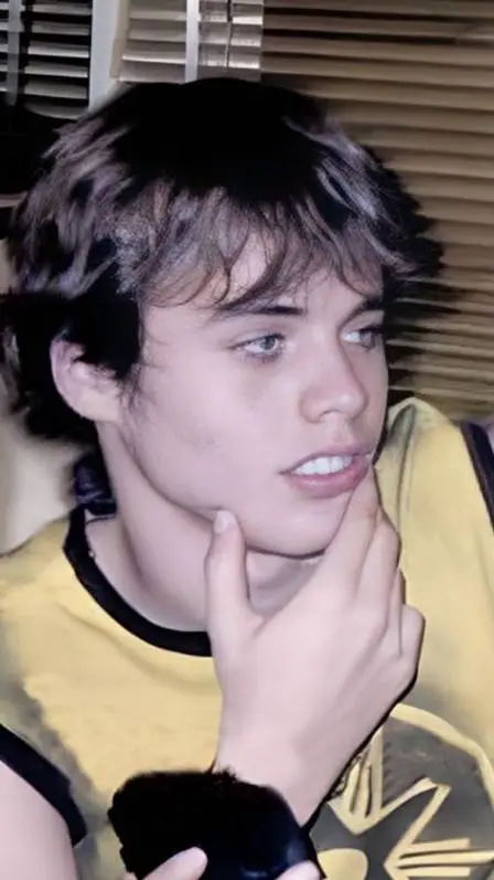 ai character: Pablo Bustamante  background