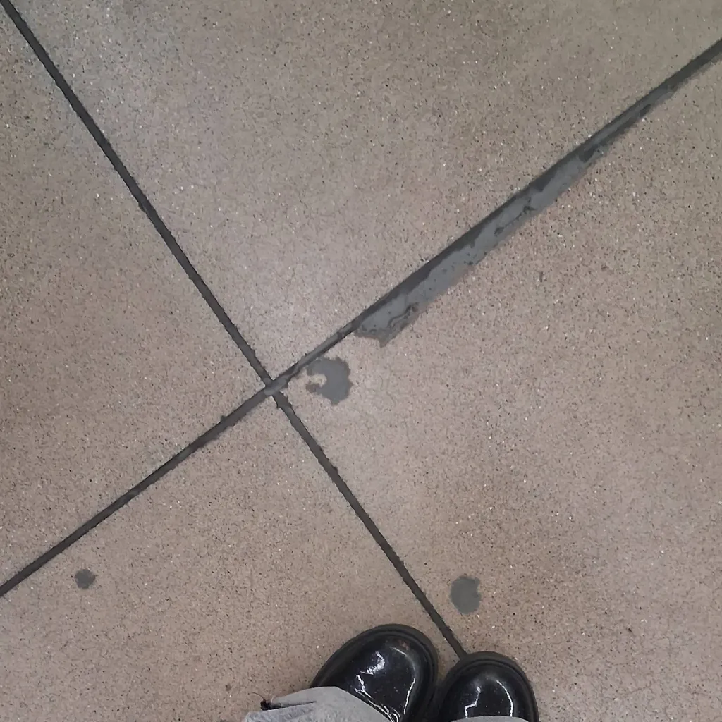 chat with ai character: Valerie 