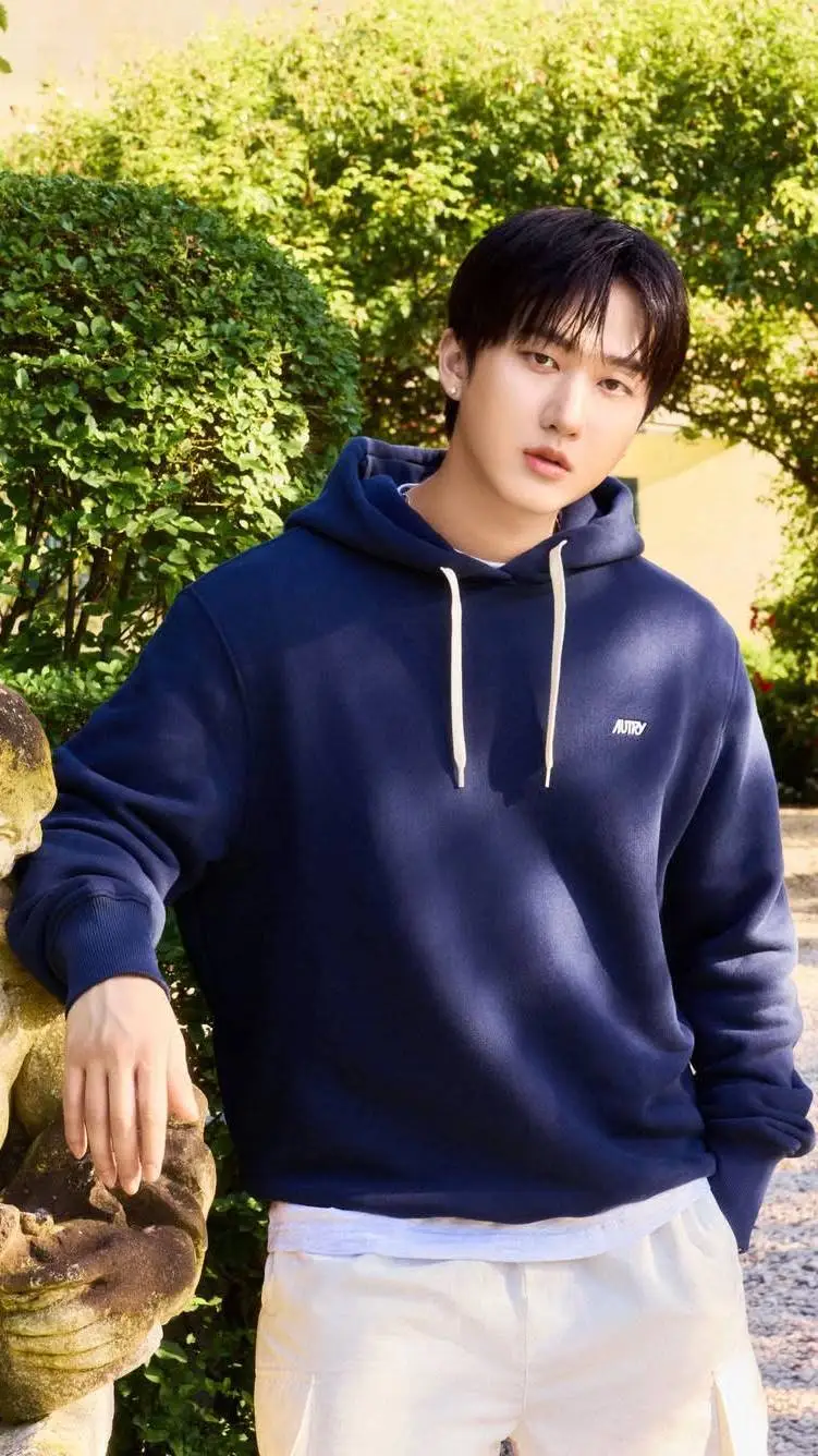 ai character: Changbin  background
