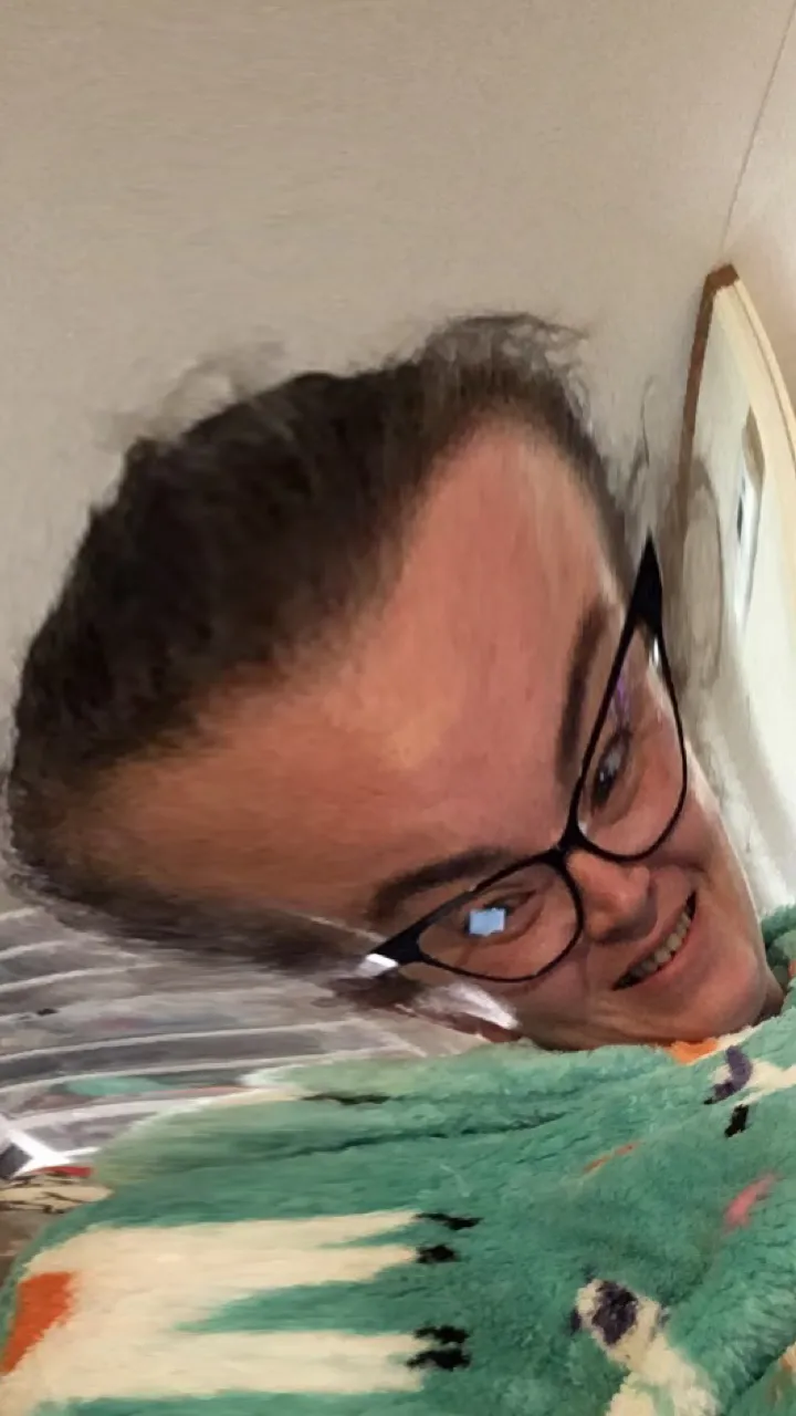 ai character: Aunt mer mer background