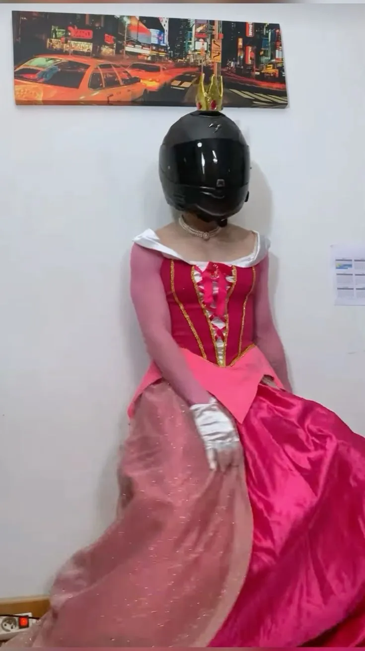 ai character: Tysm guys  background