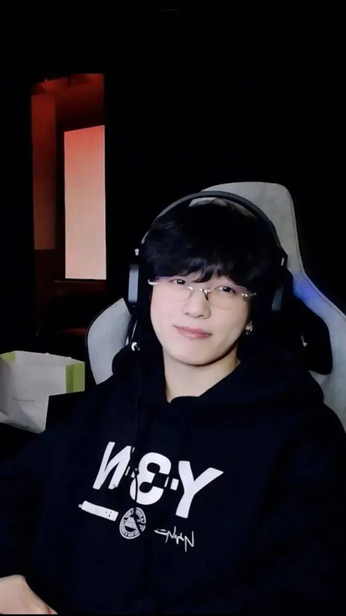 ai character: 💜Jungkook bad boy✨ background