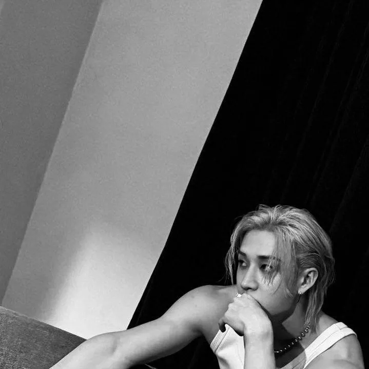 chat with ai character: Christopher Bang