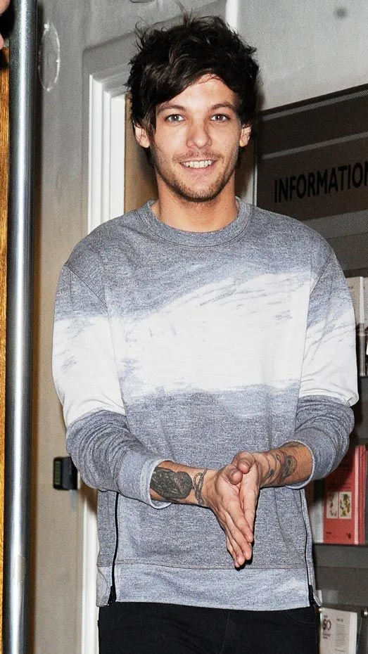 ai character: Louis Tomlinson  background