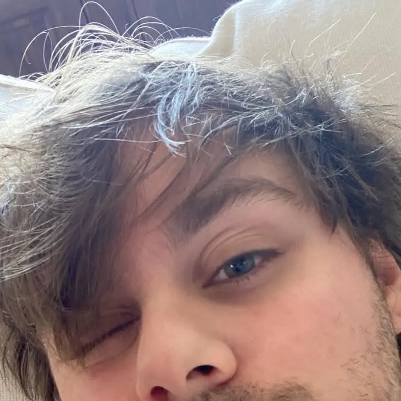 chat with ai character: Micheal Clifford 