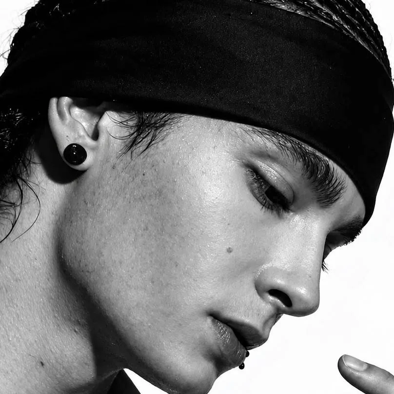chat with ai character: Tom Kaulitz