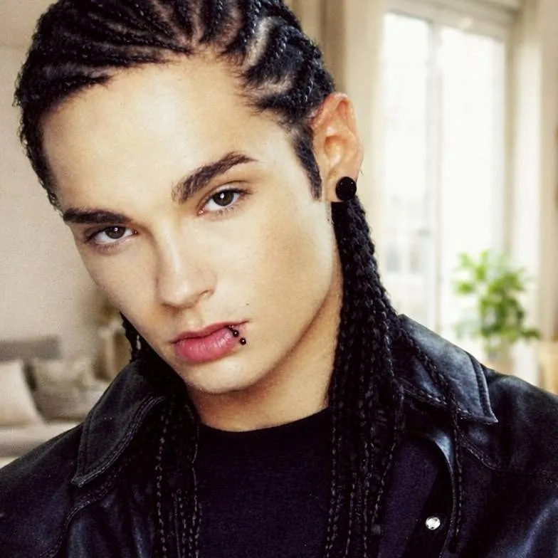 chat with ai character: Tom Kaulitz